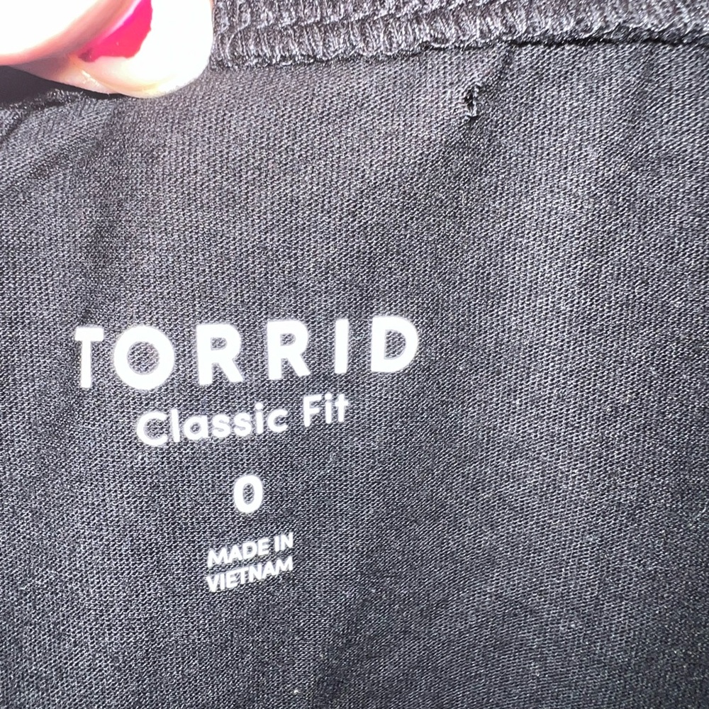 Torrid Resting Witch Face Halloween T-Shirt NWT - Picture 3 of 5